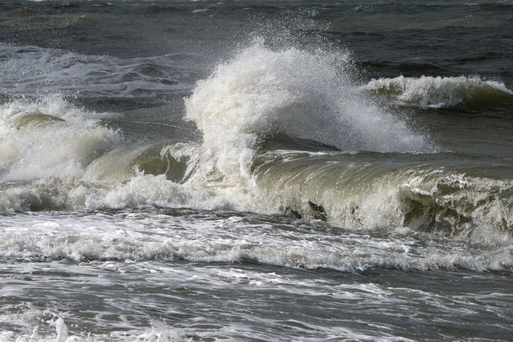 Kreuzwellen im Westen von Wangerooge