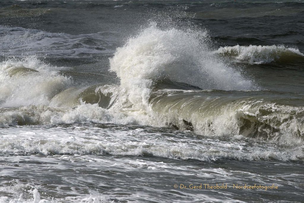 Nordseefoto von Kreuzwelle am Deckwerk von Wangerooge